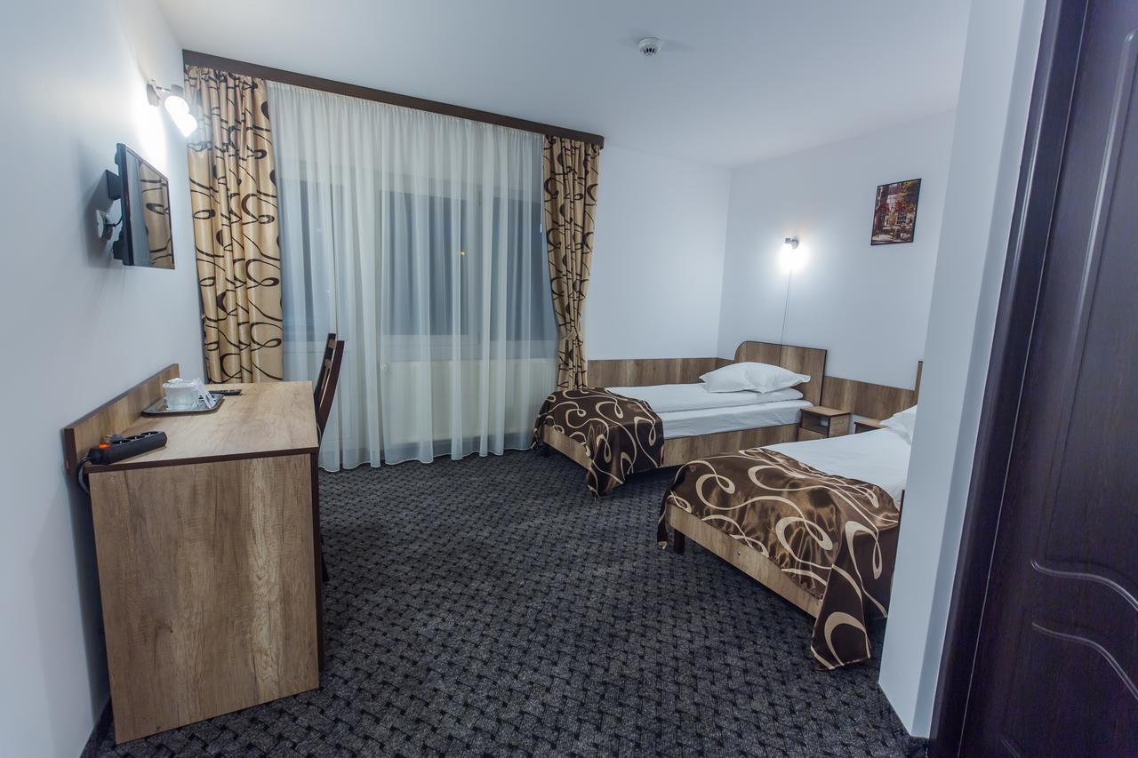 Hotel Raxand Residence Mioveni Exteriör bild