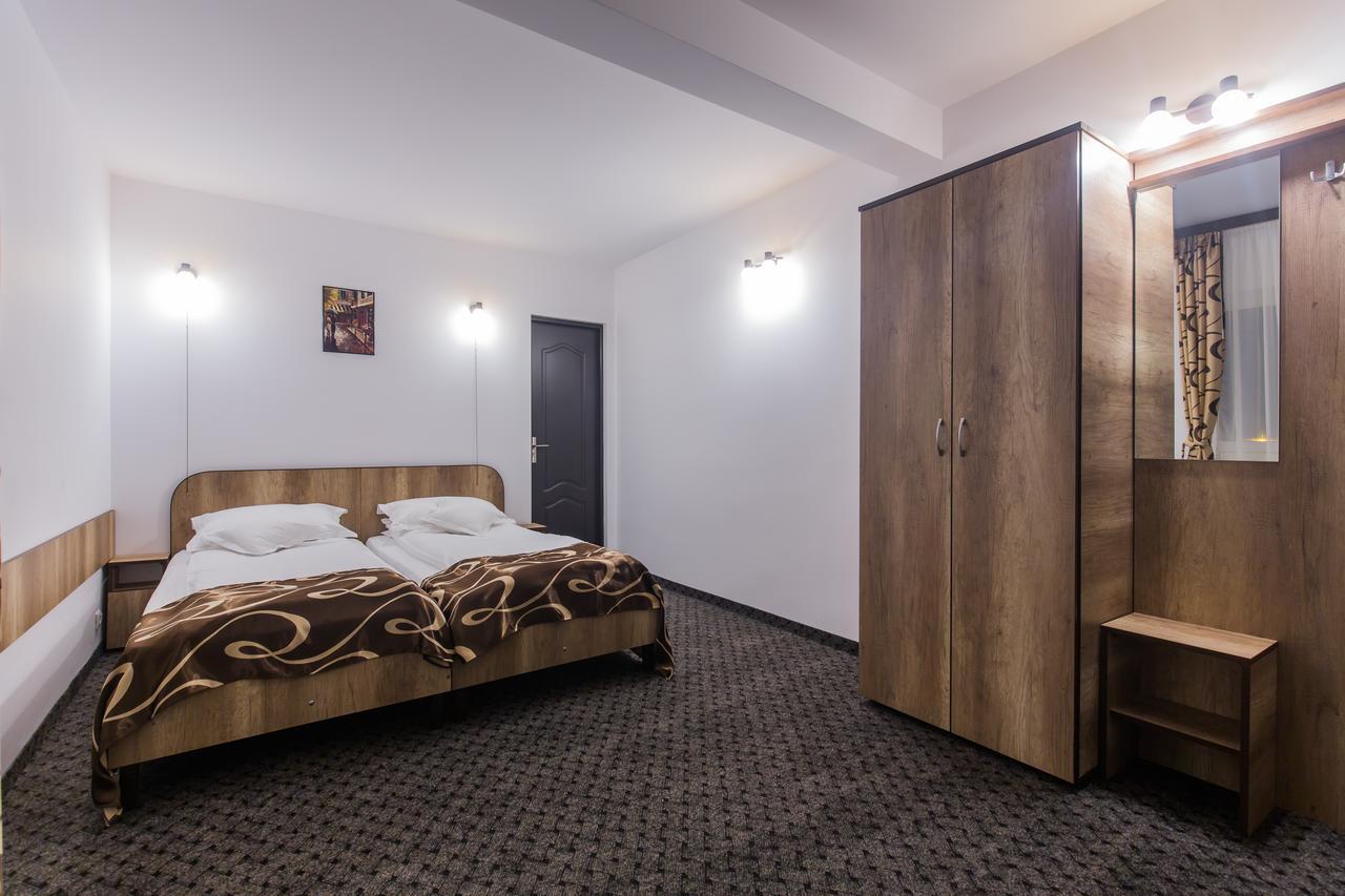 Hotel Raxand Residence Mioveni Exteriör bild