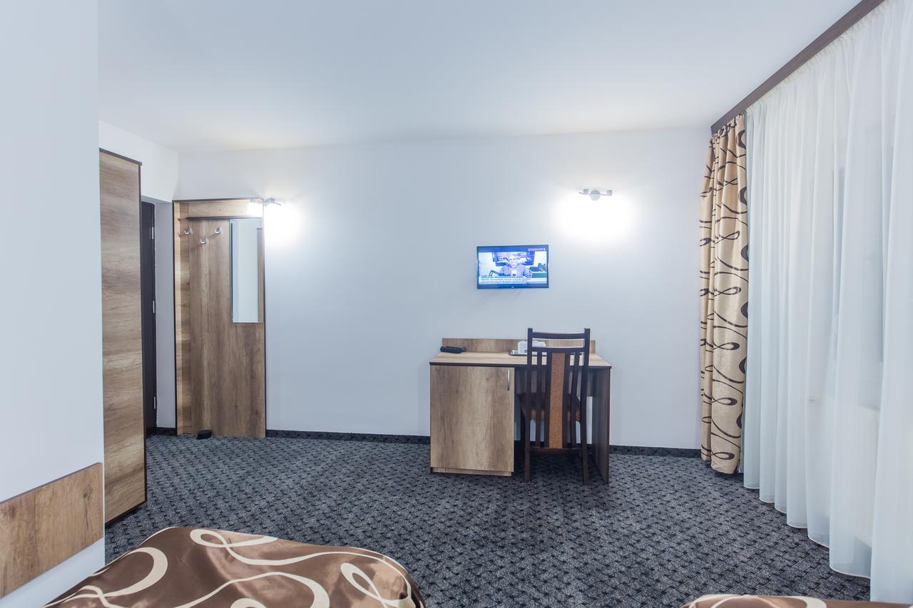 Hotel Raxand Residence Mioveni Exteriör bild