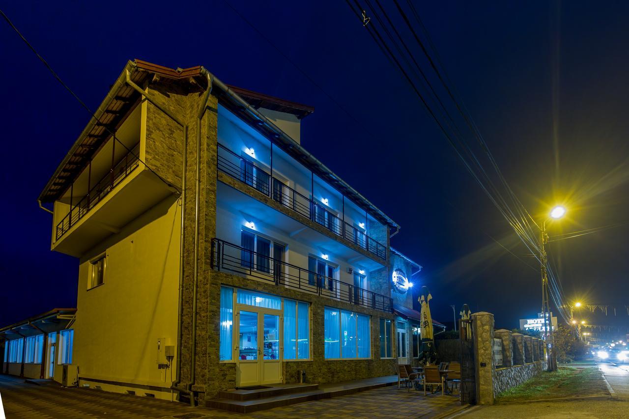 Hotel Raxand Residence Mioveni Exteriör bild